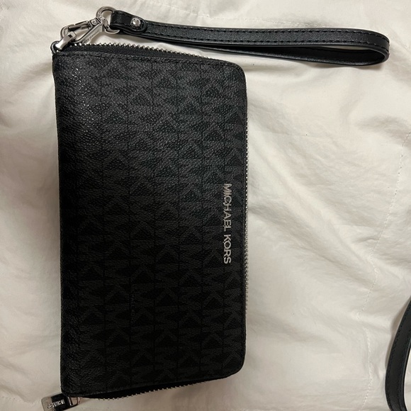 MK crossbody and matching wallet - Picture 9 of 11